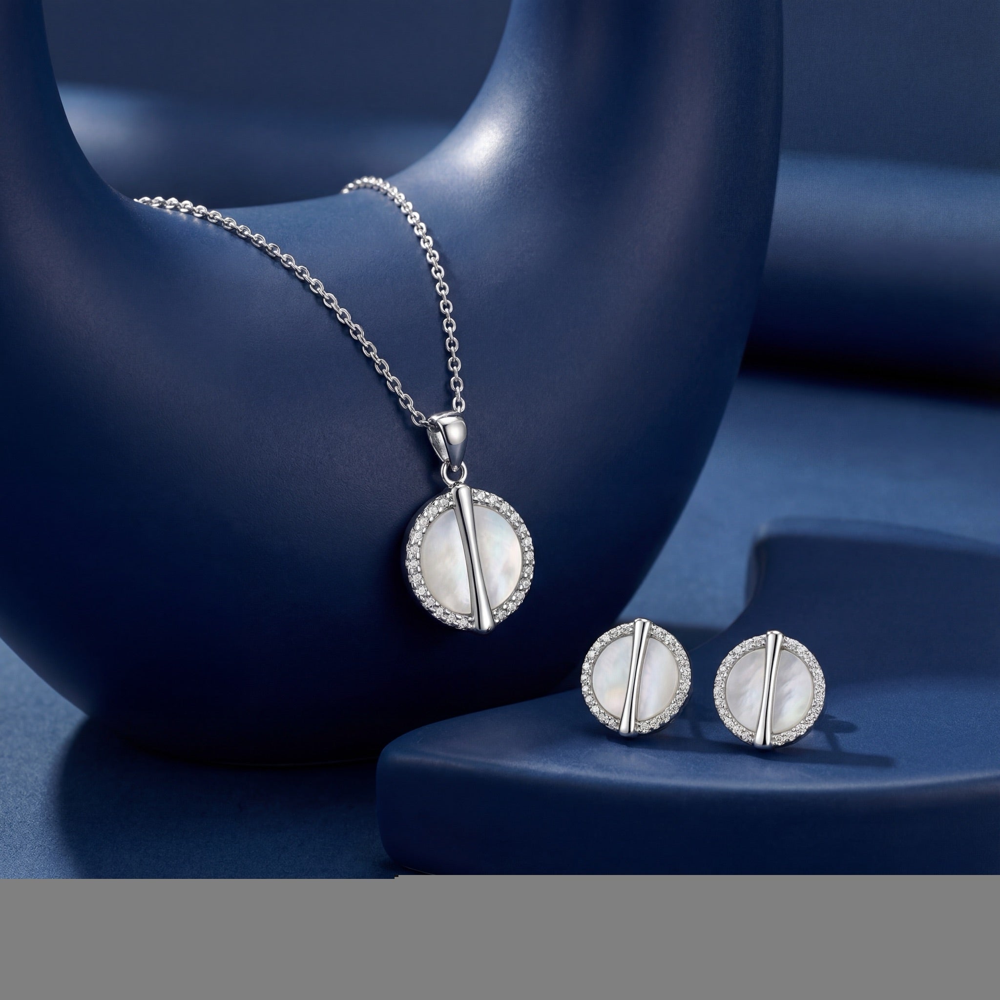 Ivory Halo Mother-of-Pearl Diamond Set