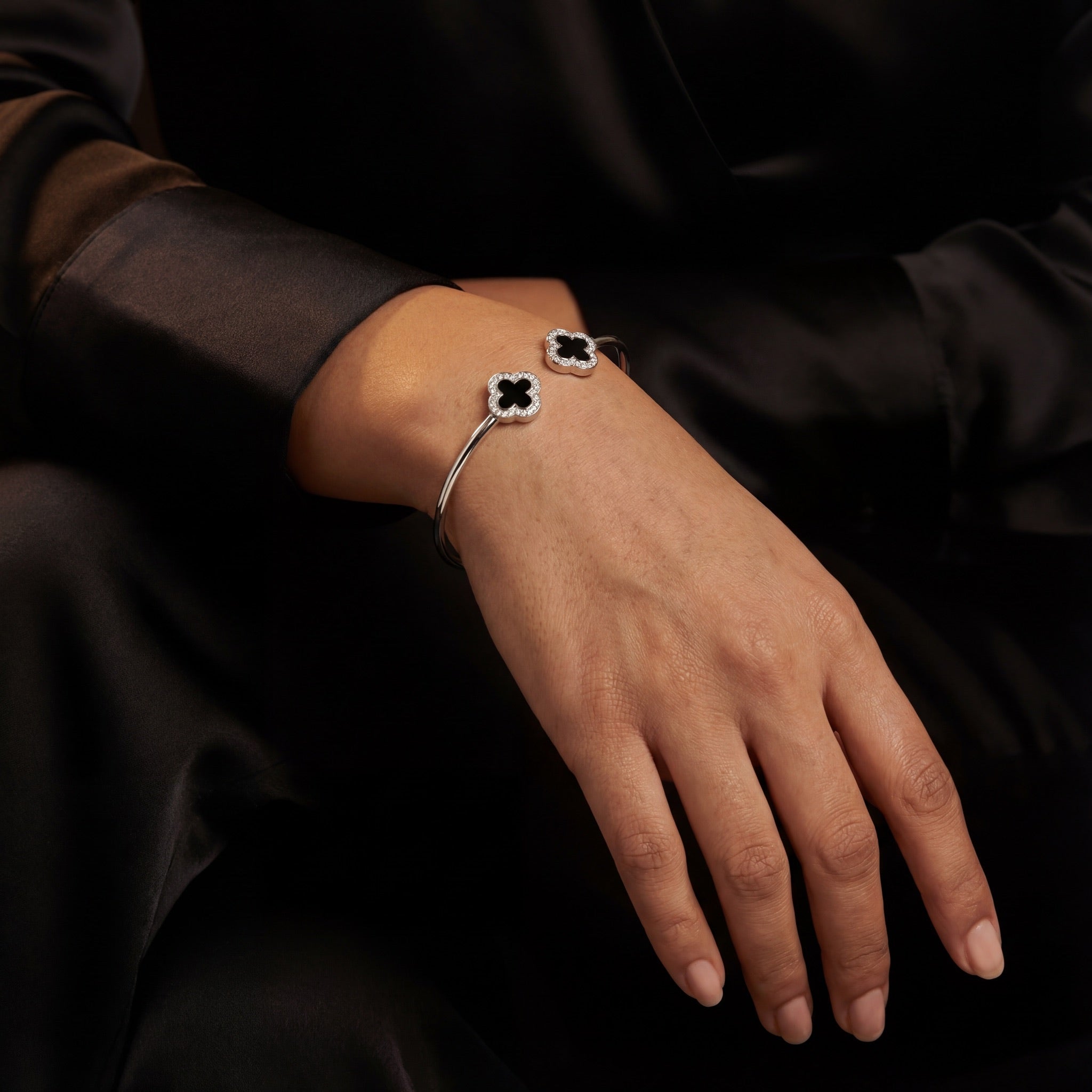 Noir Clover Elegance Bracelet