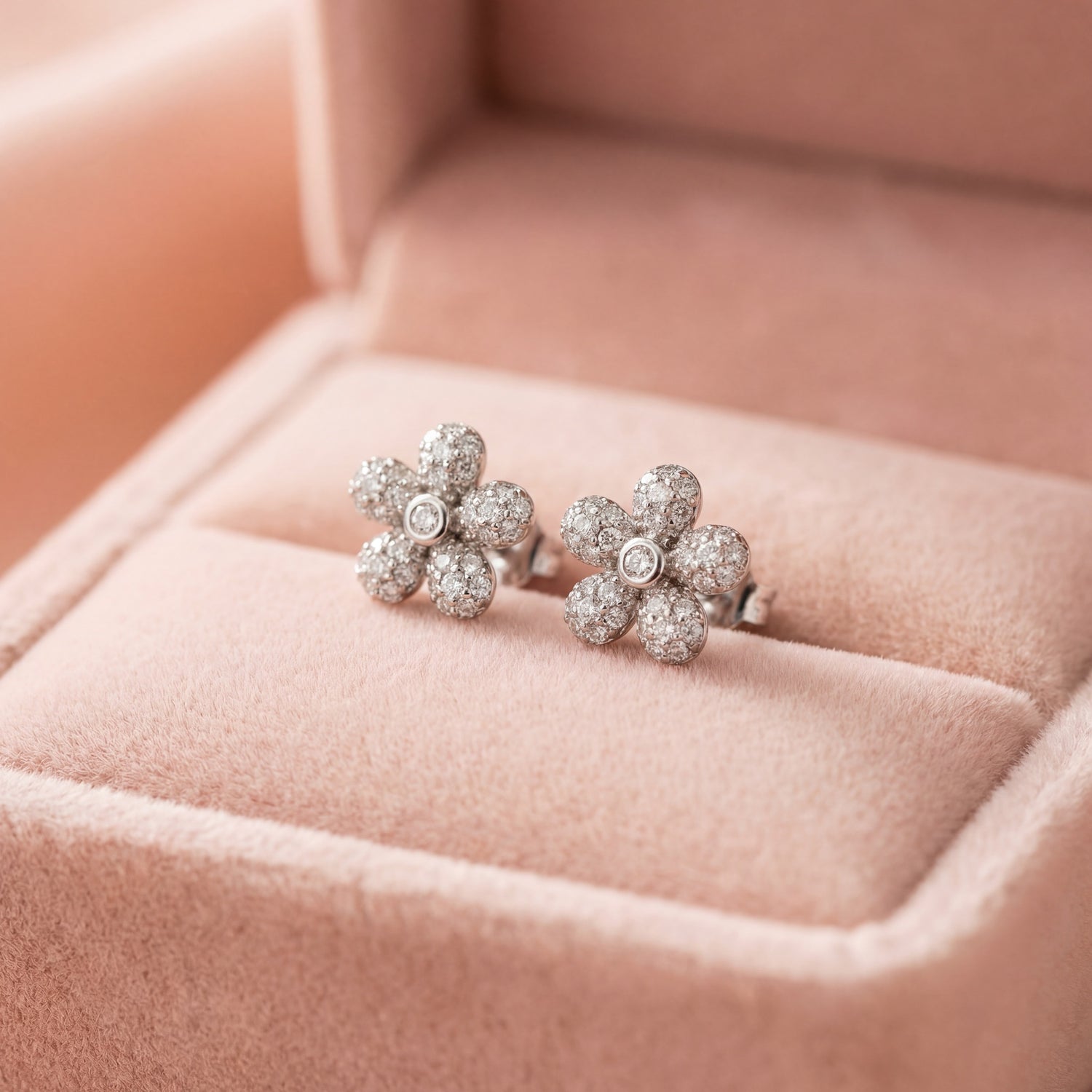 Sparkling Clover Diamond Studs