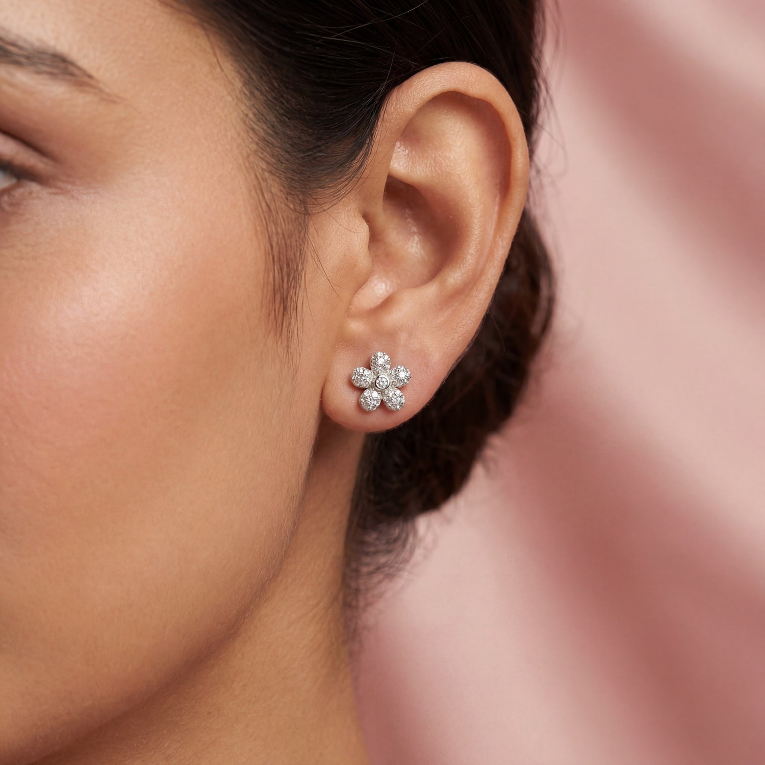 Sparkling Clover Diamond Studs